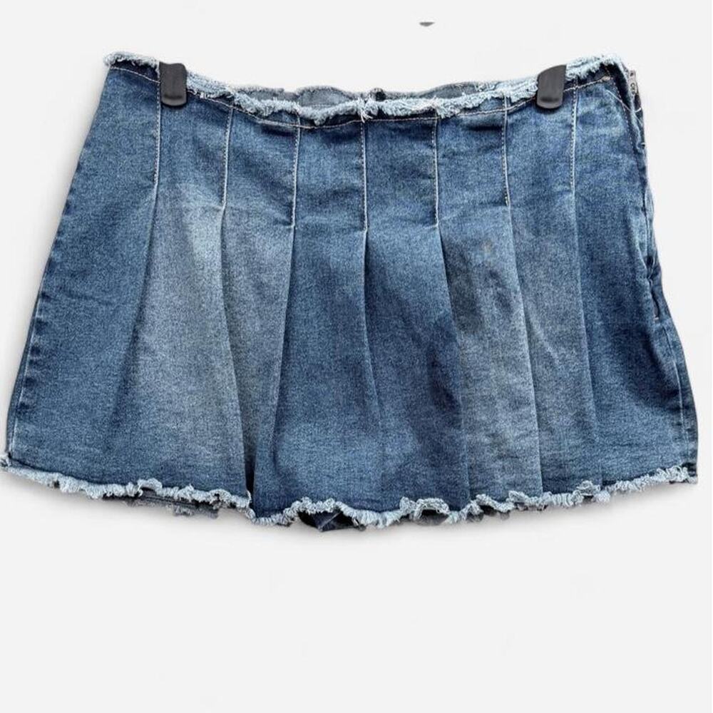 NWT Madden NYC pleated denim skort in True Blue wash. Women’s size M (8-10)